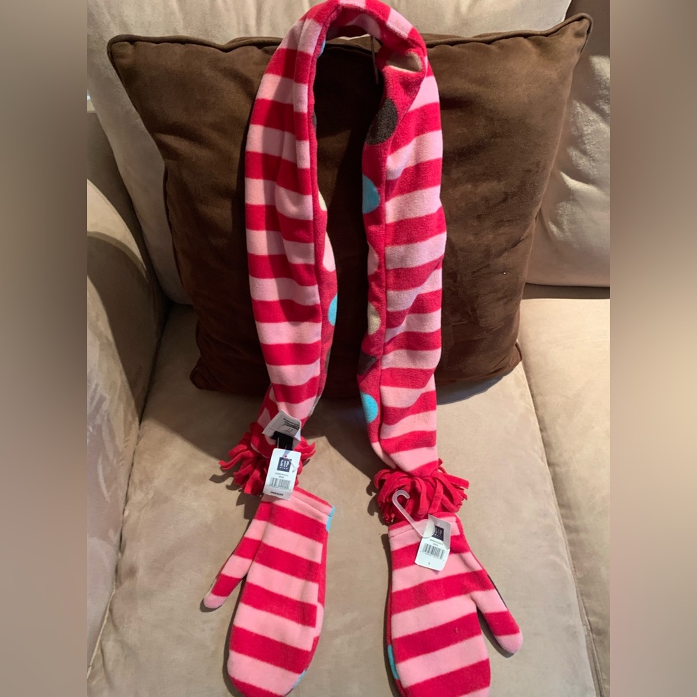 NWT!! GAP Kids Reversible 🧣 Scarf and Mitten Set Size L
3 for $15 with 💕 - Picture 3 of 7